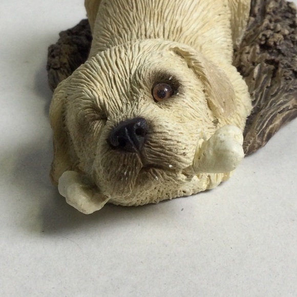 Sandicast Labrador Yellow B-17 “Pesky Peepers” Dog Figurine with bone in mouth - Picture 2 of 11